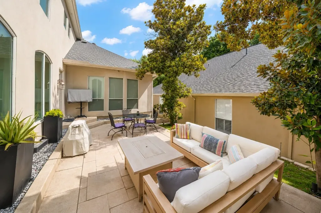8934 Greenville Avenue Dallas TX 75243