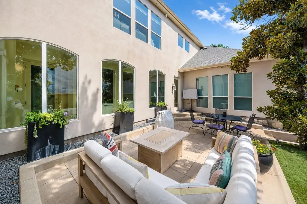 8934 Greenville Avenue Dallas TX 75243