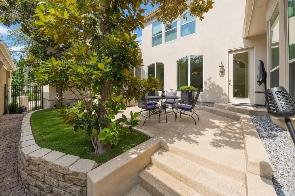 8934 Greenville Avenue Dallas TX 75243