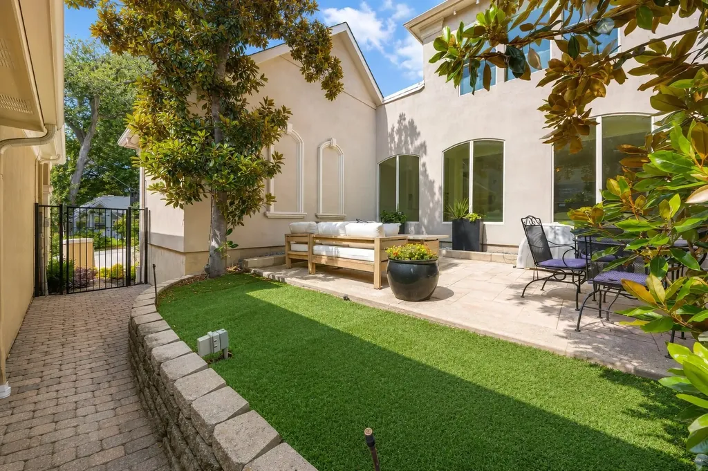 8934 Greenville Avenue Dallas TX 75243