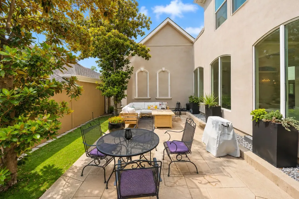 8934 Greenville Avenue Dallas TX 75243