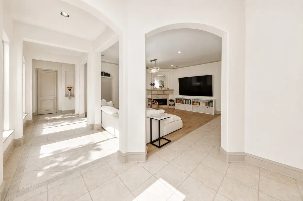 8934 Greenville Avenue Dallas TX 75243