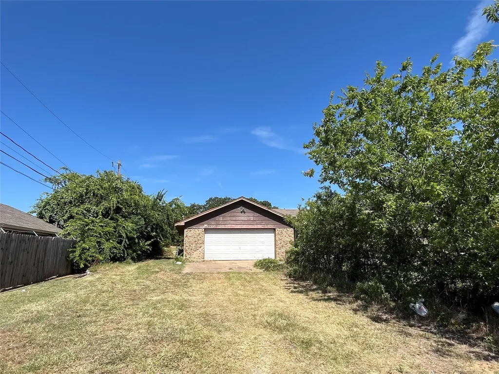 5324 Parker Henderson Road Fort Worth TX 76119