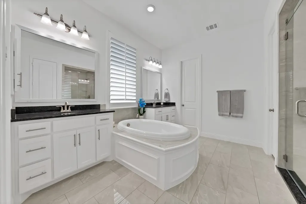 8260 Halifax The Colony TX 75056