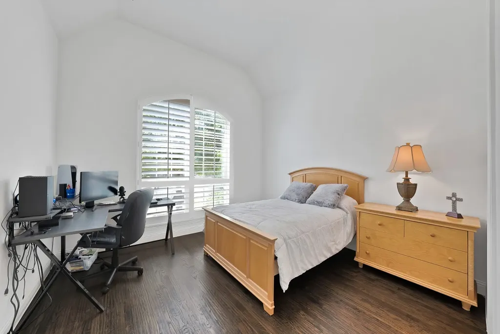 8260 Halifax The Colony TX 75056