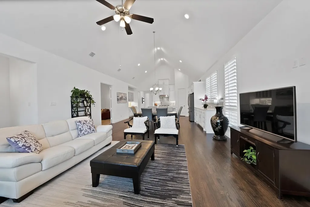 8260 Halifax The Colony TX 75056