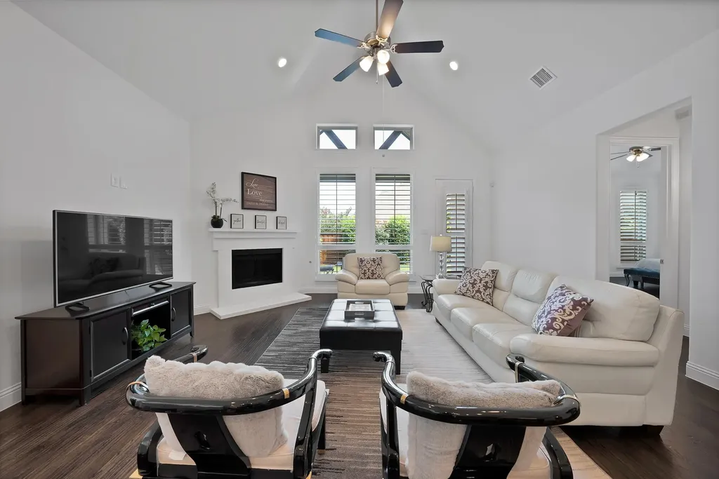 8260 Halifax The Colony TX 75056