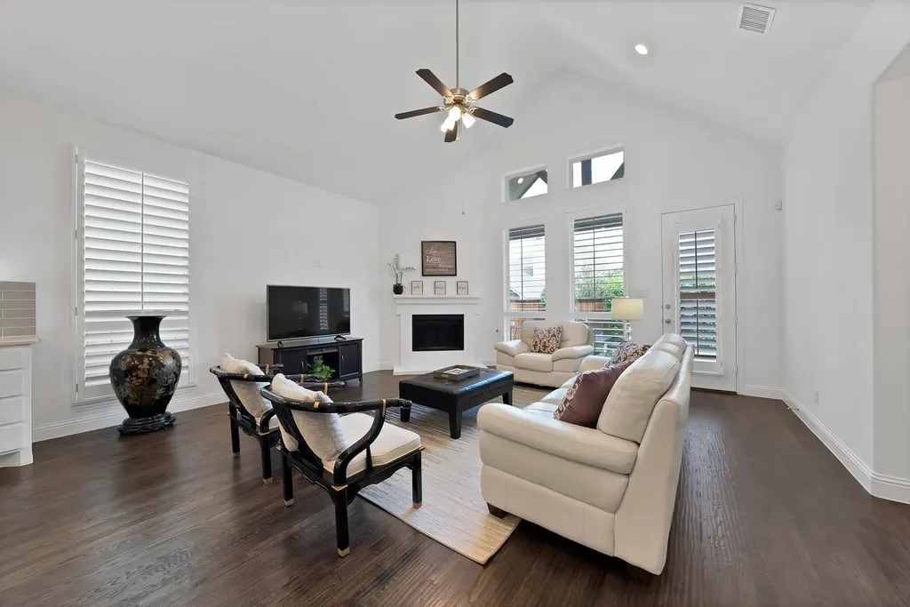 8260 Halifax The Colony TX 75056