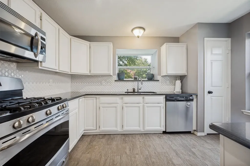 1686 Crosshaven Drive Lewisville TX 75077