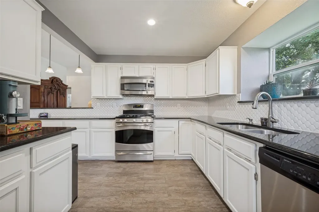 1686 Crosshaven Drive Lewisville TX 75077