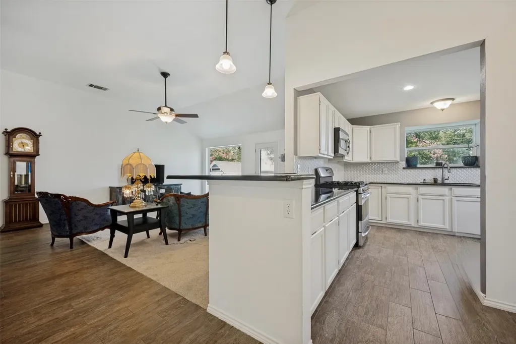 1686 Crosshaven Drive Lewisville TX 75077