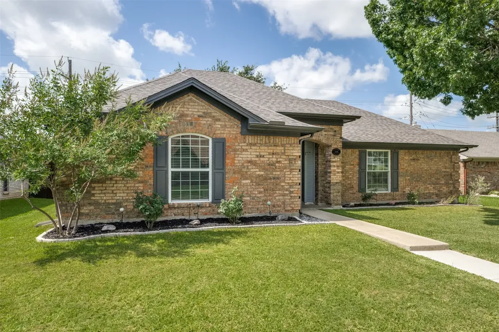 1686 Crosshaven Drive Lewisville TX 75077