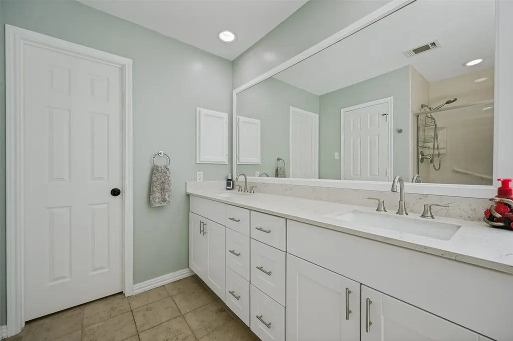 1686 Crosshaven Drive Lewisville TX 75077