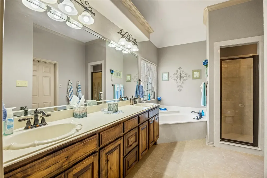 2211 Tanton Sound Court Granbury TX 76049