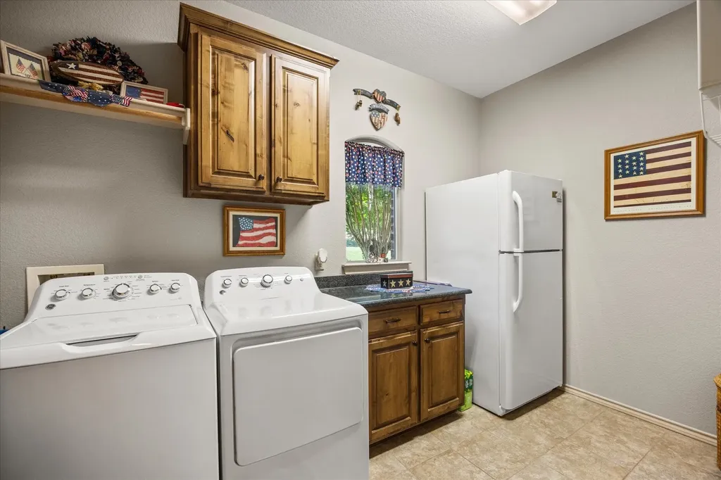 2211 Tanton Sound Court Granbury TX 76049