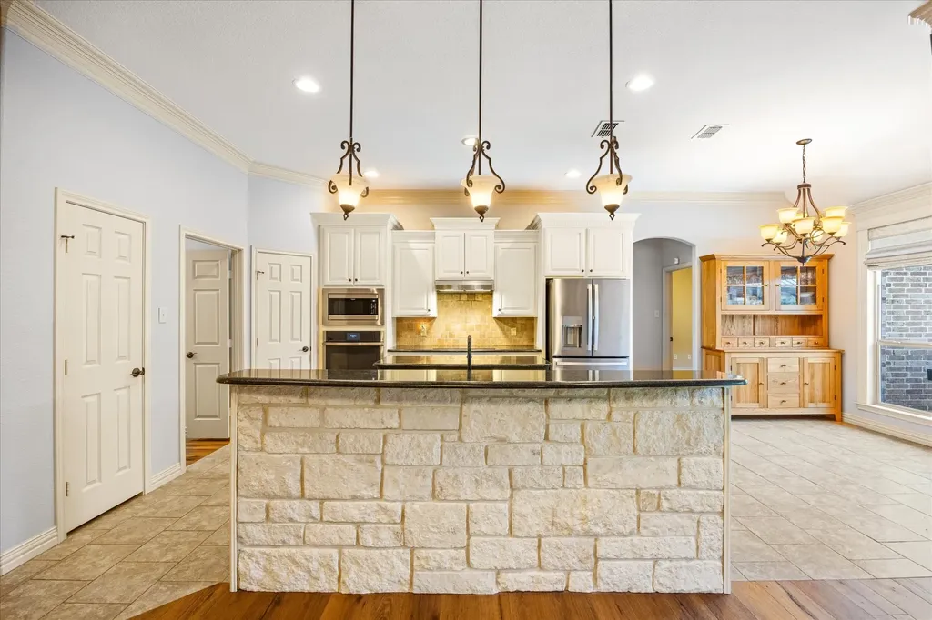 2211 Tanton Sound Court Granbury TX 76049