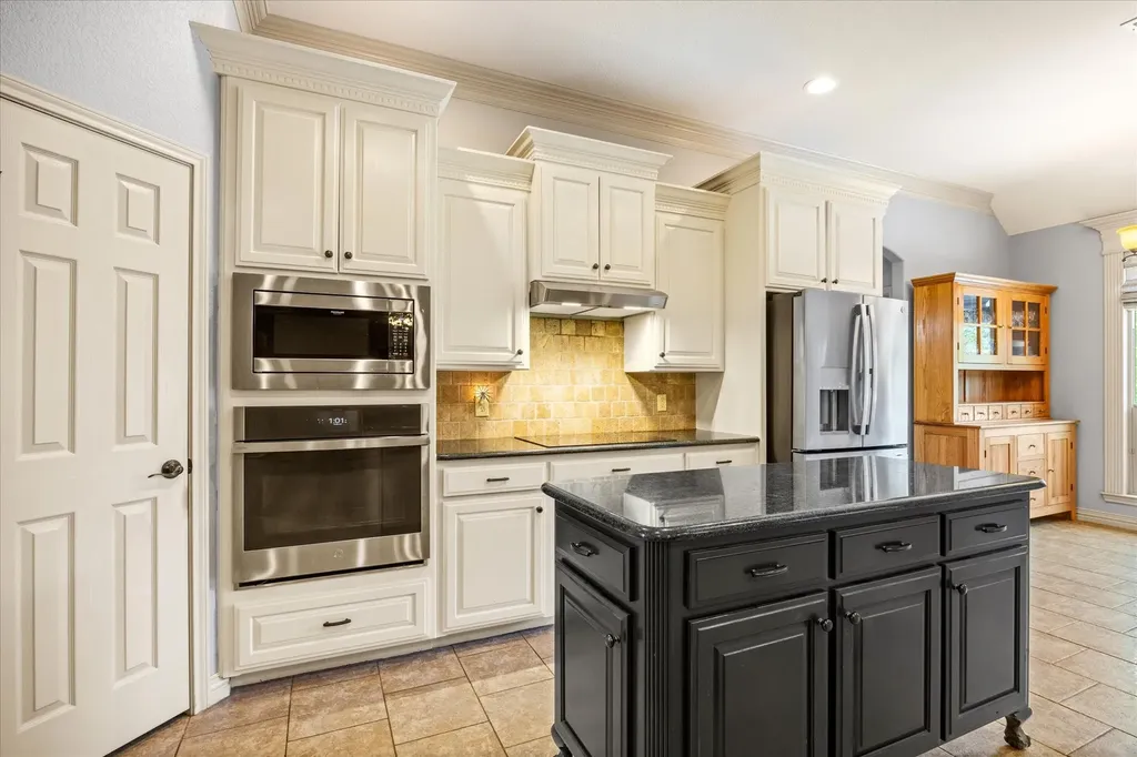 2211 Tanton Sound Court Granbury TX 76049