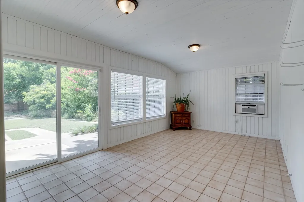7064 Brooks Avenue Richland Hills TX 76118