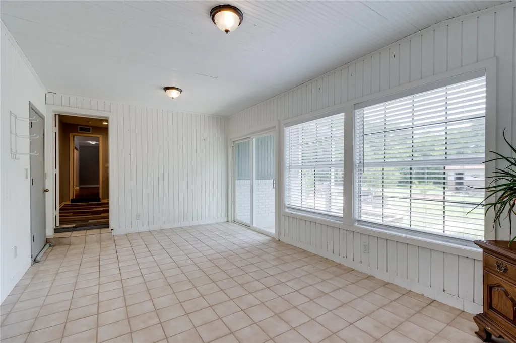 7064 Brooks Avenue Richland Hills TX 76118