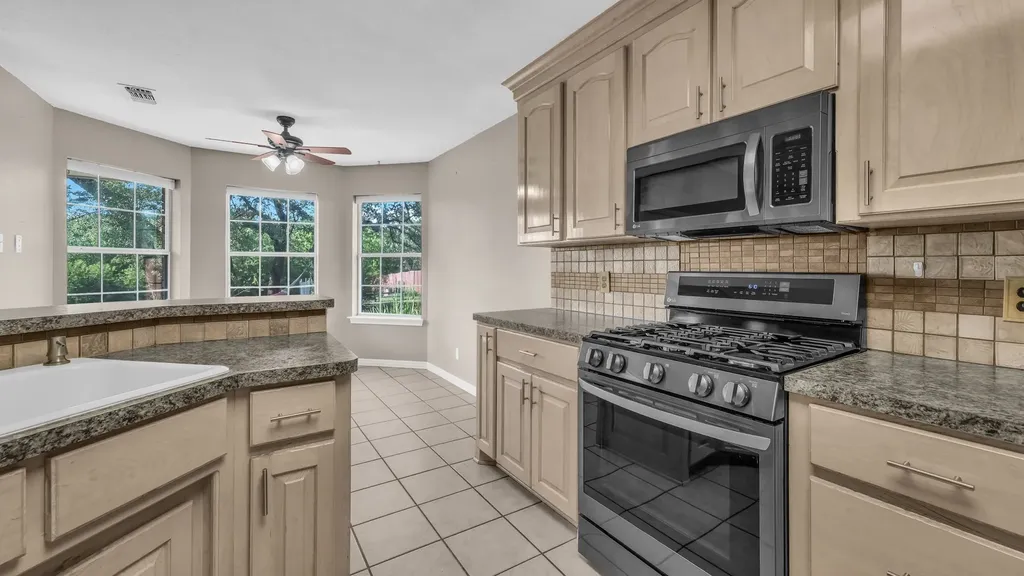 808 W Couts Street Weatherford TX 76086
