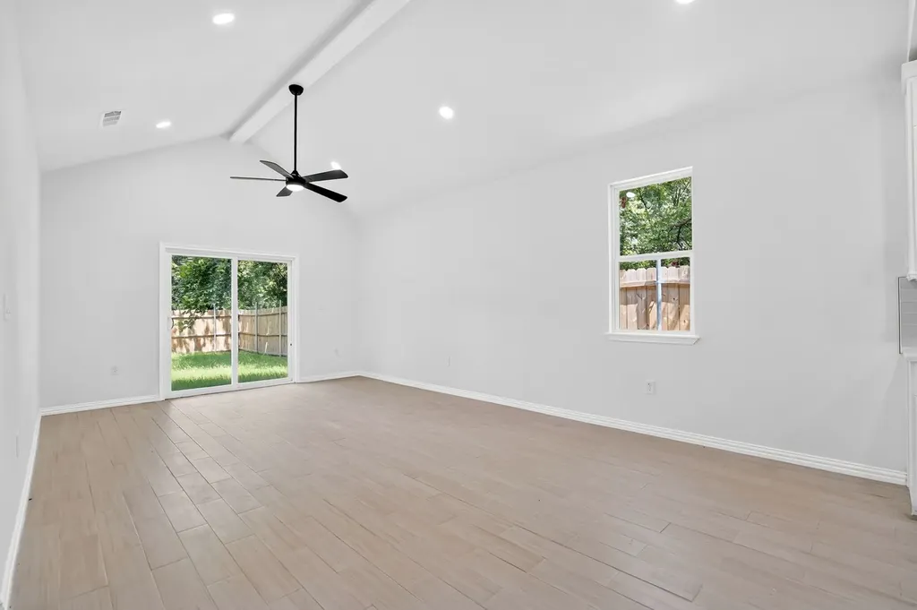 373 5th Street NW Paris TX 75460