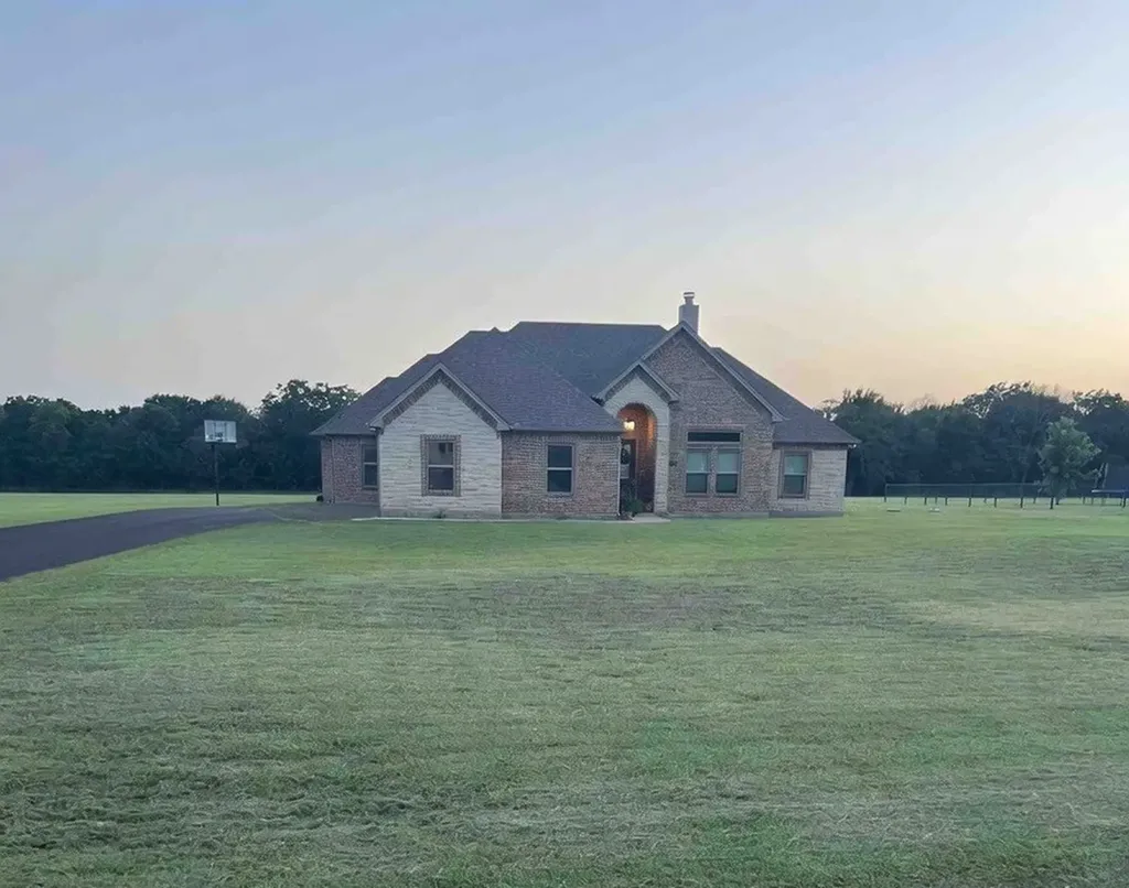 6120 County Road 401 Grandview TX 76050