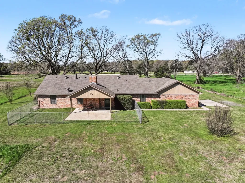 324 Fm 2789 Highway De Kalb TX 75559