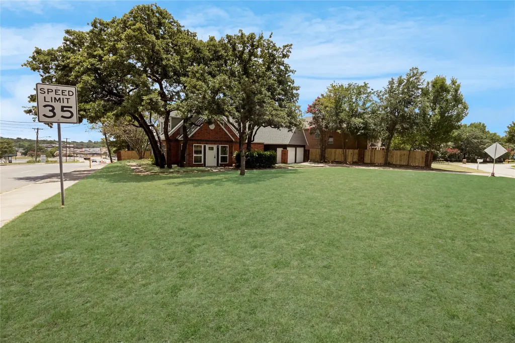 6112 W Poly Webb Road Arlington TX 76016