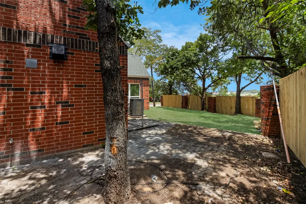 6112 W Poly Webb Road Arlington TX 76016