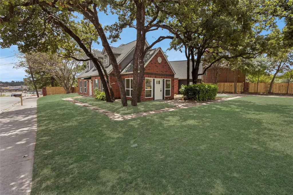 6112 W Poly Webb Road Arlington TX 76016