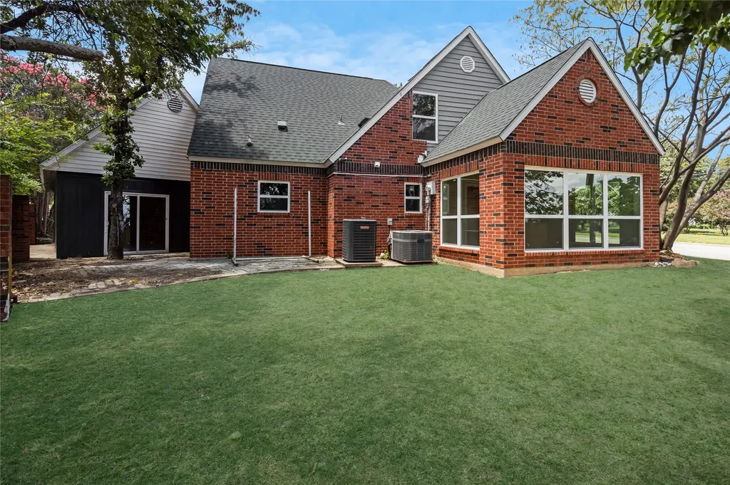 6112 W Poly Webb Road Arlington TX 76016