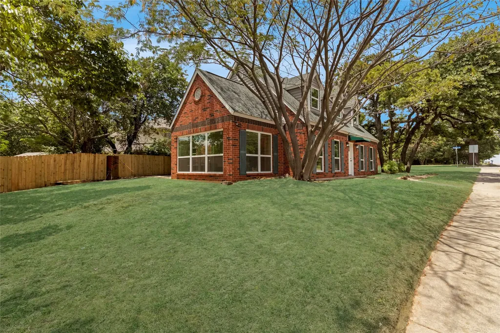 6112 W Poly Webb Road Arlington TX 76016
