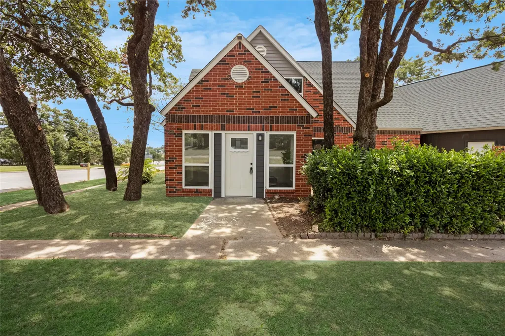 6112 W Poly Webb Road Arlington TX 76016