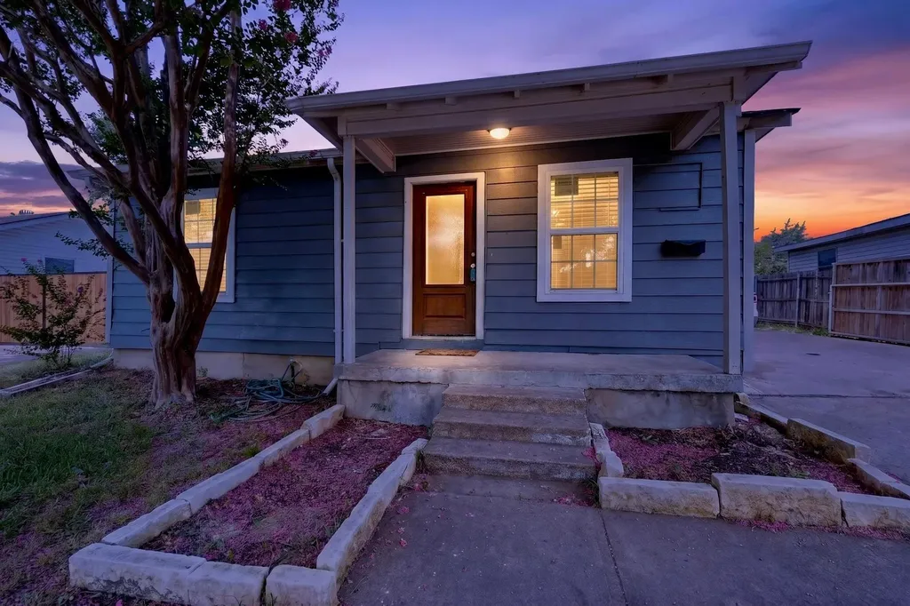 709 SE 2nd Street Grand Prairie TX 75051