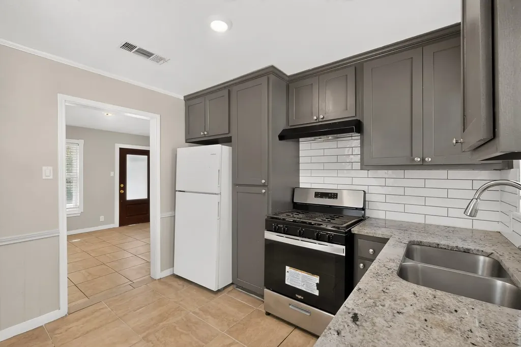 709 SE 2nd Street Grand Prairie TX 75051