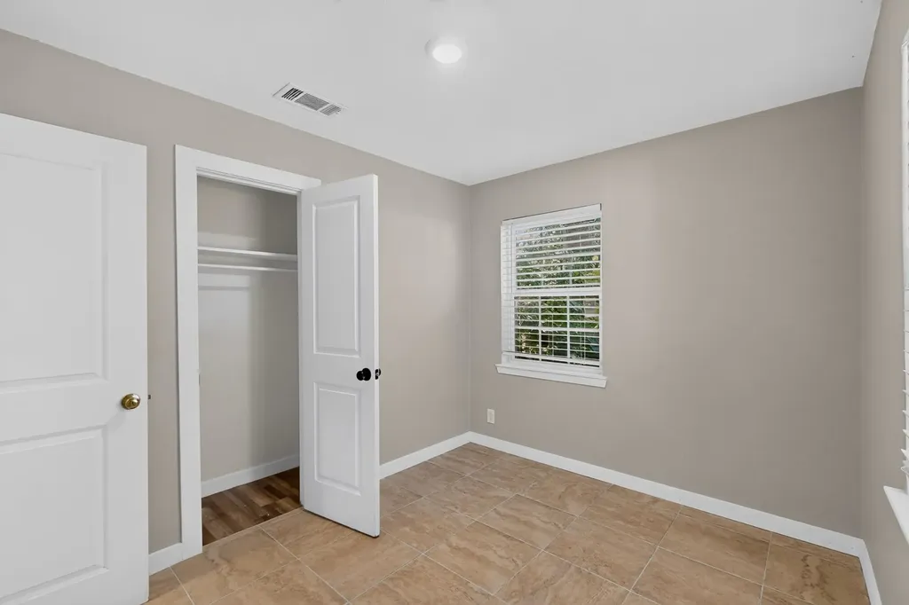 709 SE 2nd Street Grand Prairie TX 75051