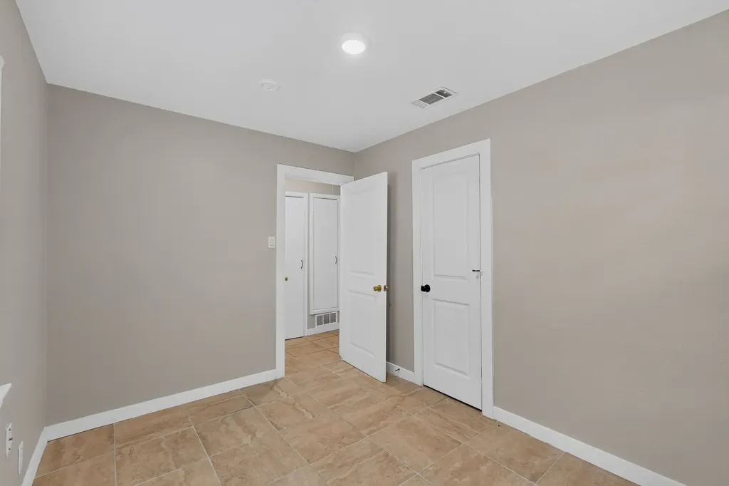 709 SE 2nd Street Grand Prairie TX 75051