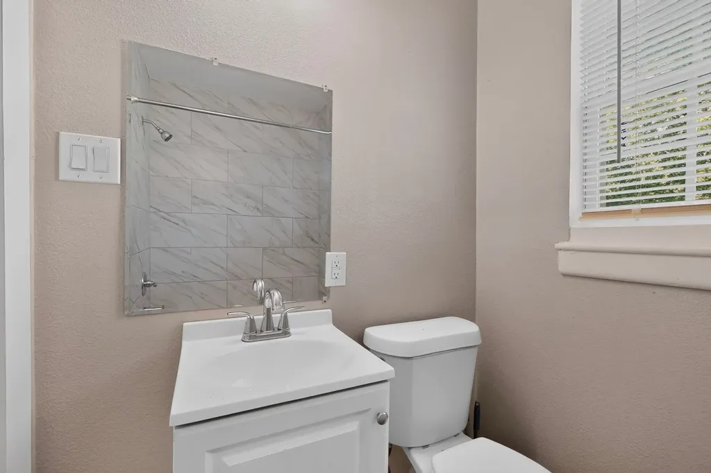 709 SE 2nd Street Grand Prairie TX 75051
