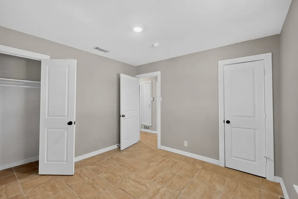 709 SE 2nd Street Grand Prairie TX 75051