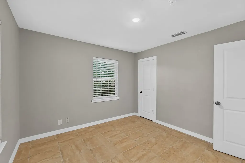 709 SE 2nd Street Grand Prairie TX 75051