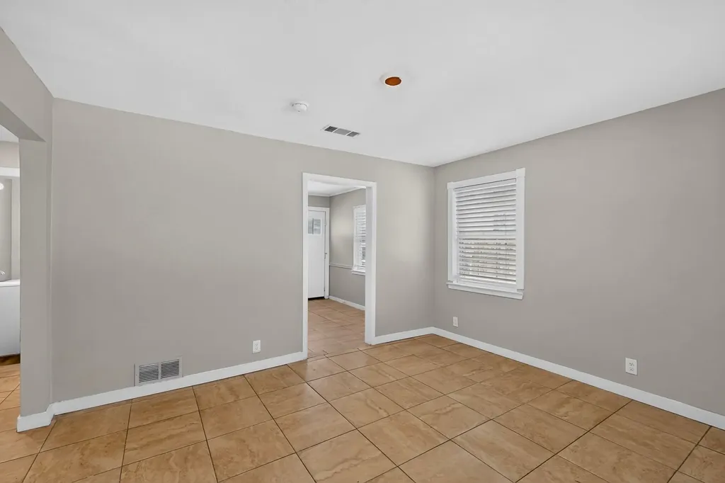 709 SE 2nd Street Grand Prairie TX 75051
