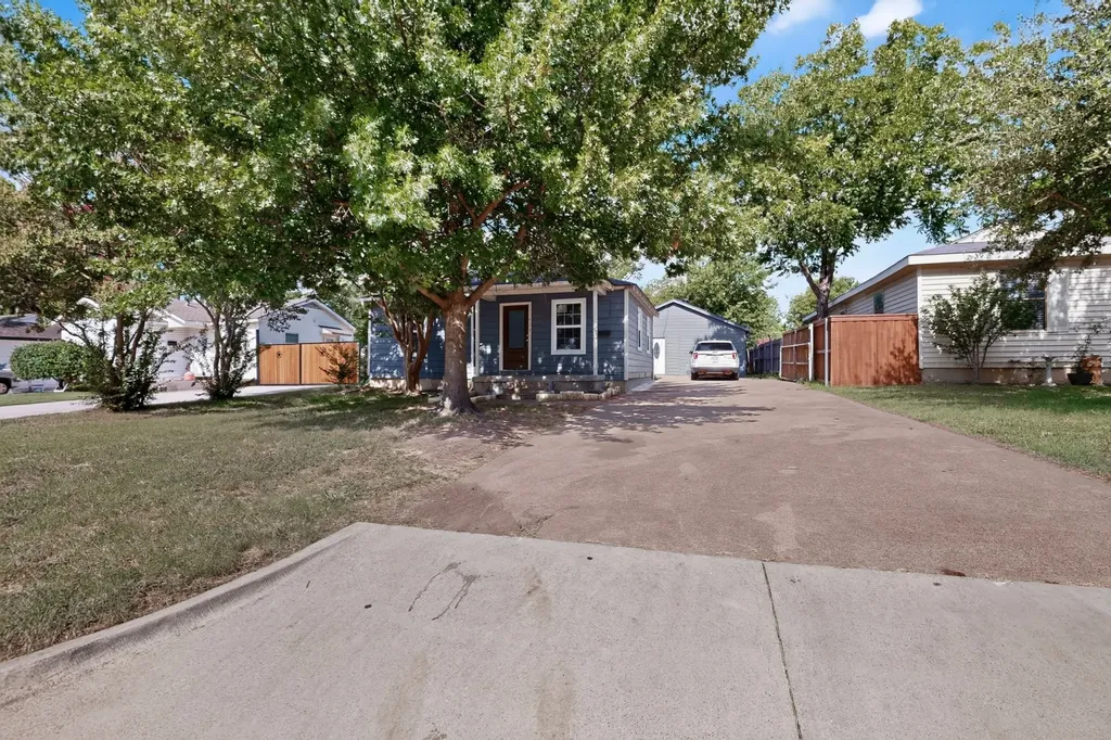 709 SE 2nd Street Grand Prairie TX 75051