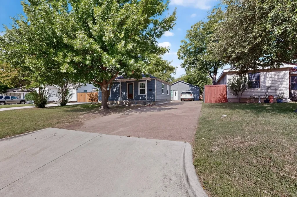 709 SE 2nd Street Grand Prairie TX 75051