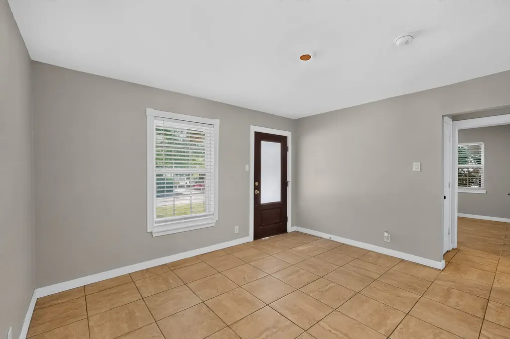 709 SE 2nd Street Grand Prairie TX 75051