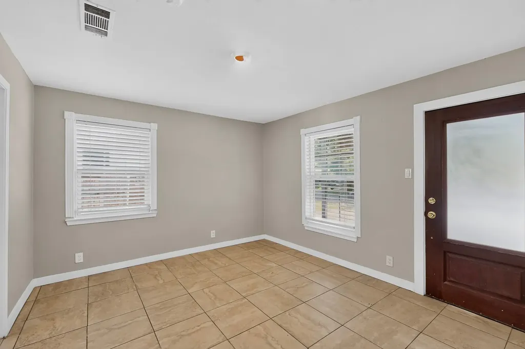 709 SE 2nd Street Grand Prairie TX 75051