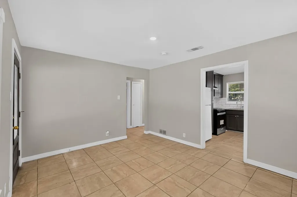 709 SE 2nd Street Grand Prairie TX 75051