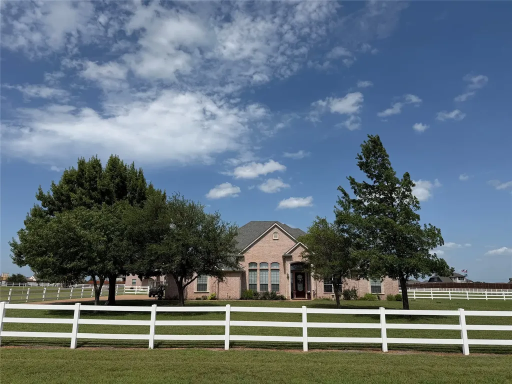 1009 Summerlin Drive Granbury TX 76048