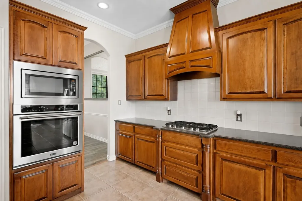 1009 Summerlin Drive Granbury TX 76048
