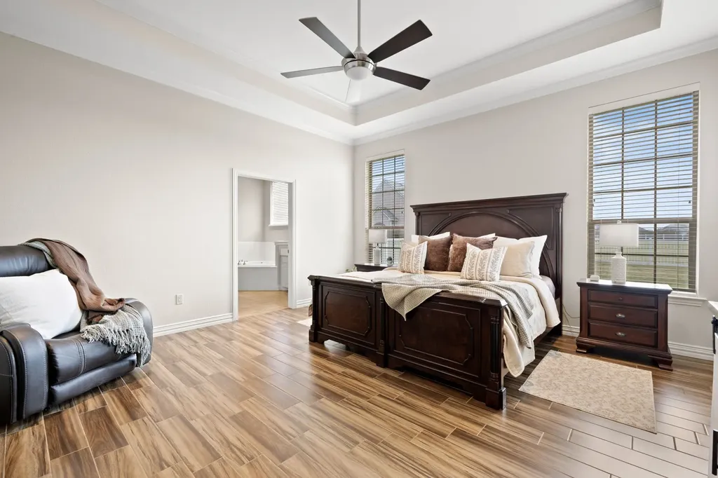 1009 Summerlin Drive Granbury TX 76048