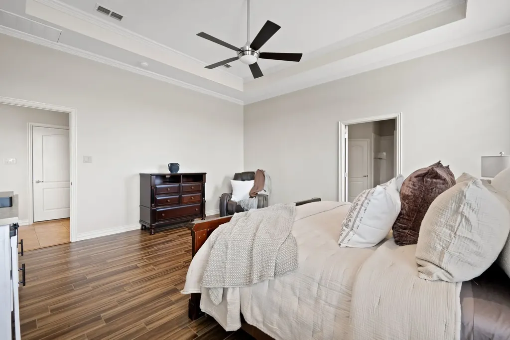 1009 Summerlin Drive Granbury TX 76048